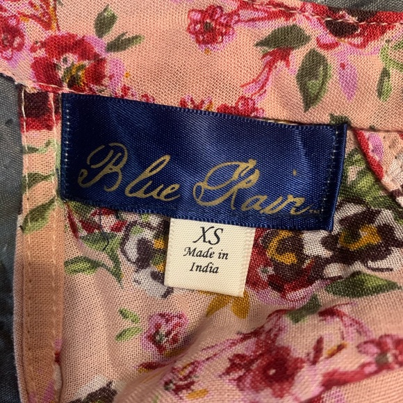 Adorable cold shoulder printed top! - Picture 3 of 3